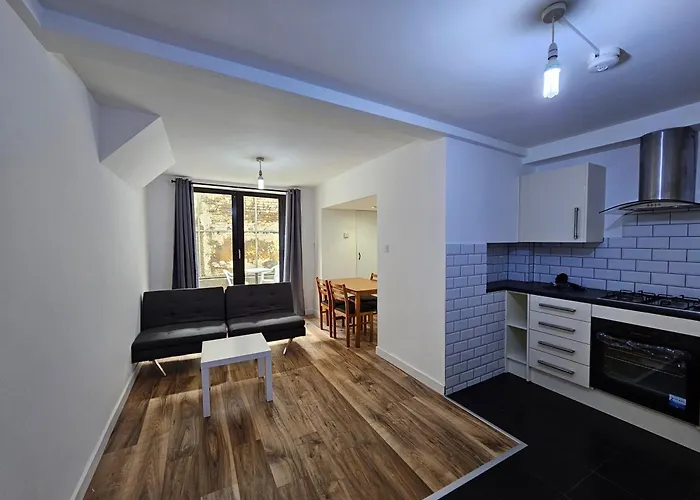 London Aldgate Apartment